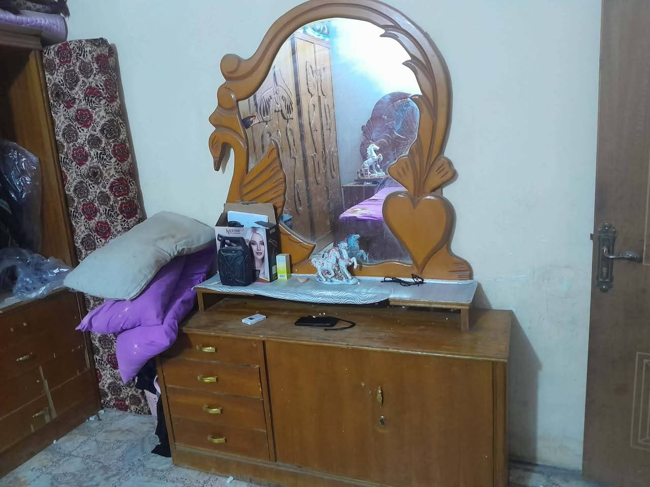 غرفة خشاب صاج الأصلي القديم
الكنتور ٦ بوب مع ملحق بالكنتور مكاني البلديات شارع المصرف 
***********
