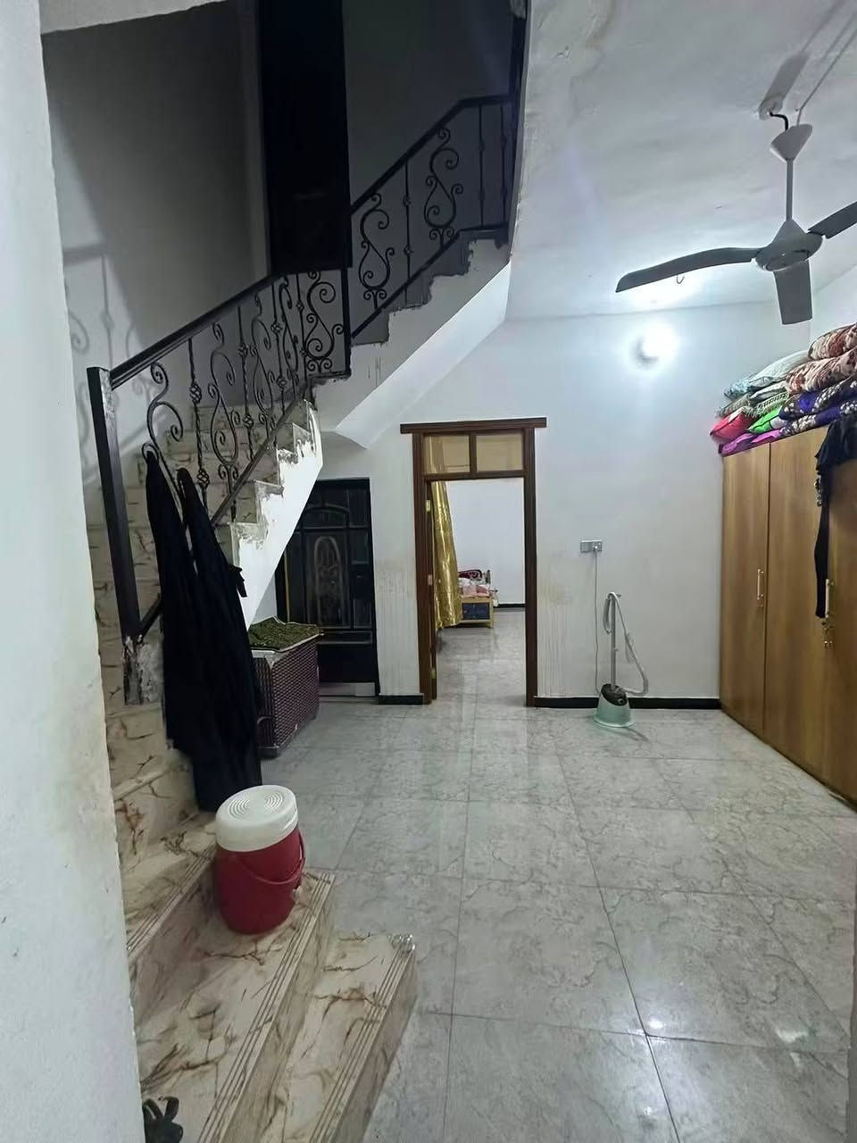 السلام عليكم /بيت للبيع طابو صرف
المساحه/ 125  

📍عنوان البيت شارع80  المنهدسين الرابعه 

مجاور مدرسه عمر عبد العزيز وقريب مول زيد 

واجه 5م 
يحتوي على صاله
غرفه نوم 
مطبخ 
صحيات داخليه 
صحيات خارجيه
طارمه مع ممر خارجي وداخلي 
السعر 120وبي مجال 
للاستفسار 
***********
