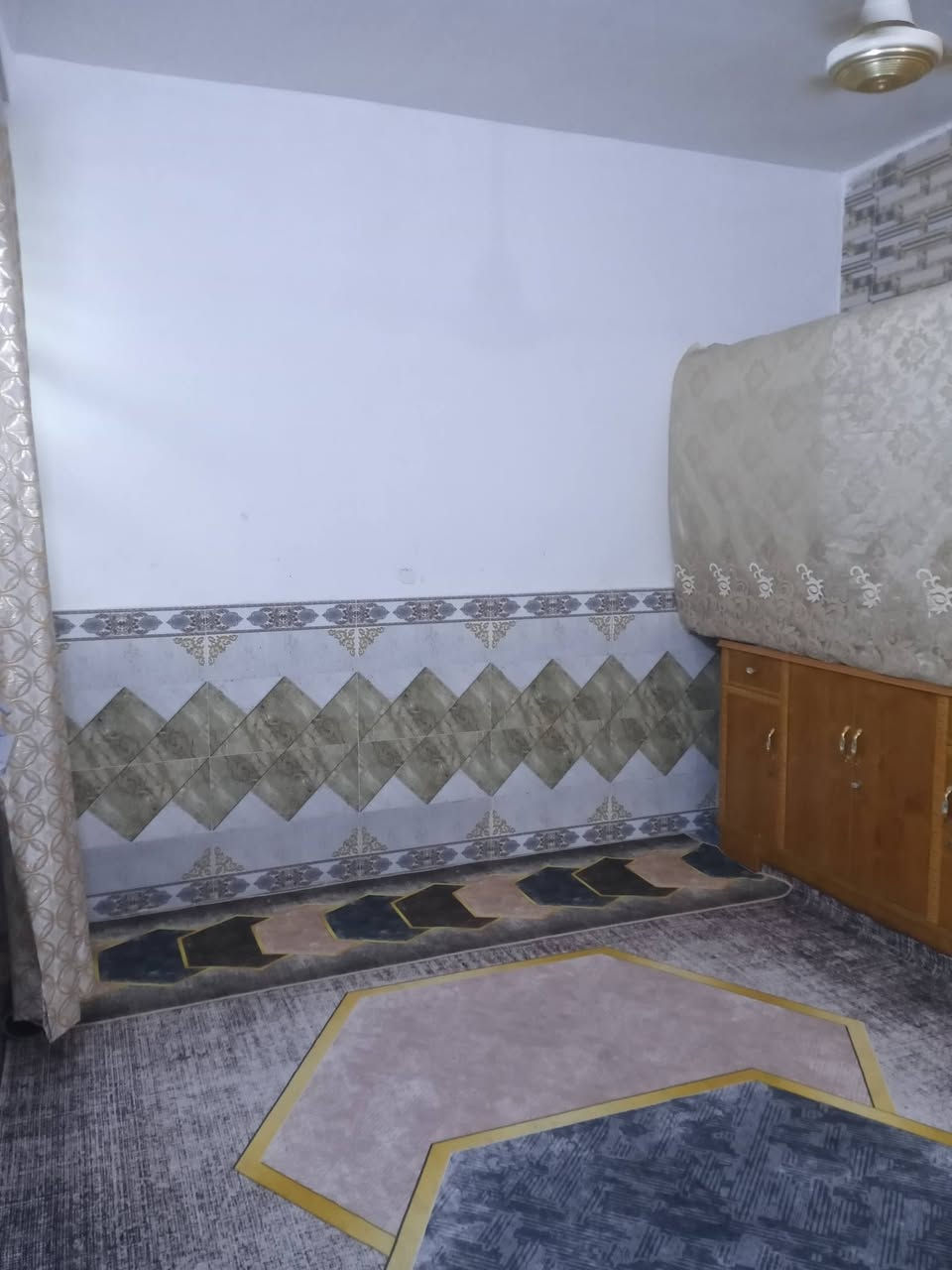 السلام عليكم بيت للبيع الحسينيه الراشديه بدايه مسقط شارع ابو مهند البيت على ساحه البيت طابق ونص بيت كامل مكمل مجاري تبليط انترنت بيع او مراوس رقم التليفون***********
