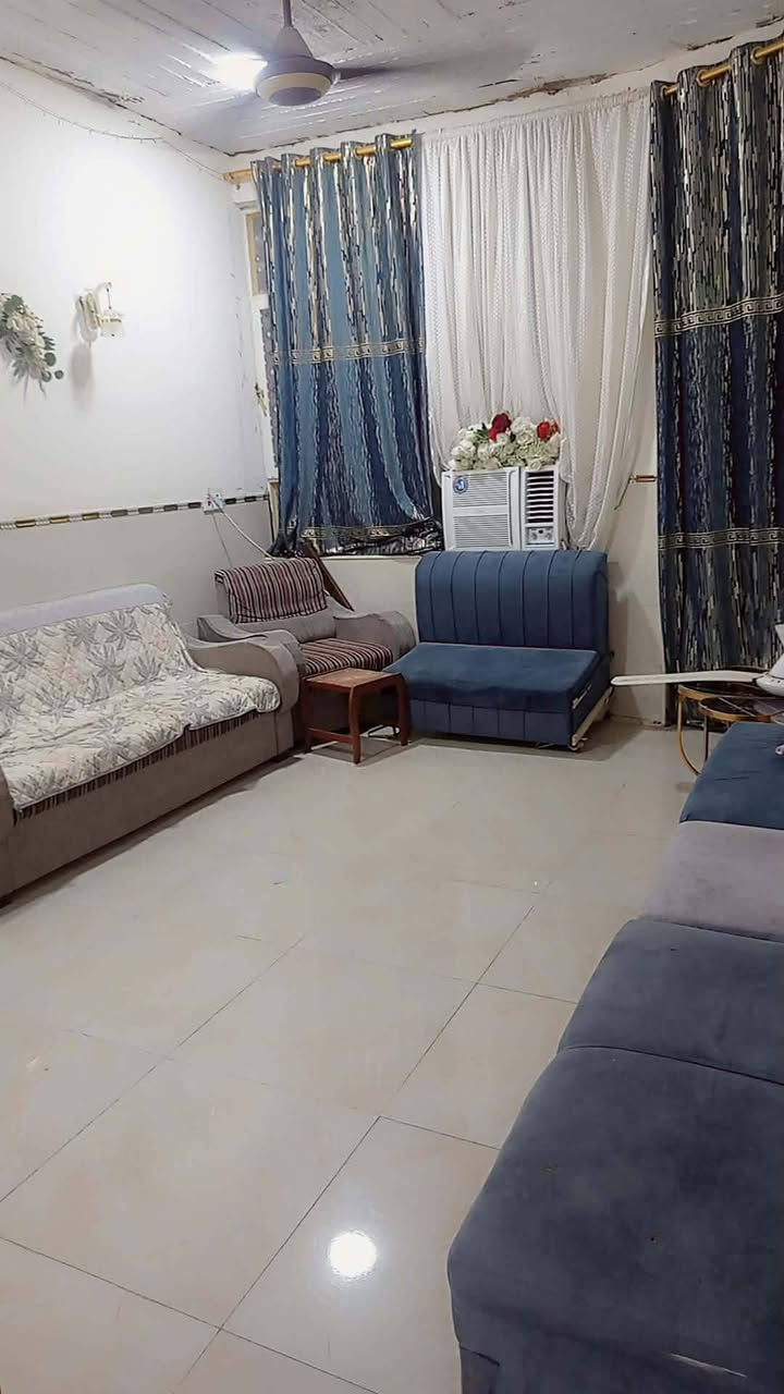 دار لبيع المساحه ١٥٠ متر طابو زراعي 
يحتوي على غرفة نوم واستقبال ومطبخ وهول وصحيات 
العنوان حله ورديه خارج سيف سعد خلف دكتور احمد الجمل 
للاستفسار مراسلت الصفحه او وتساب او الاتصال على الأرقام التاليه 
***********

***********
