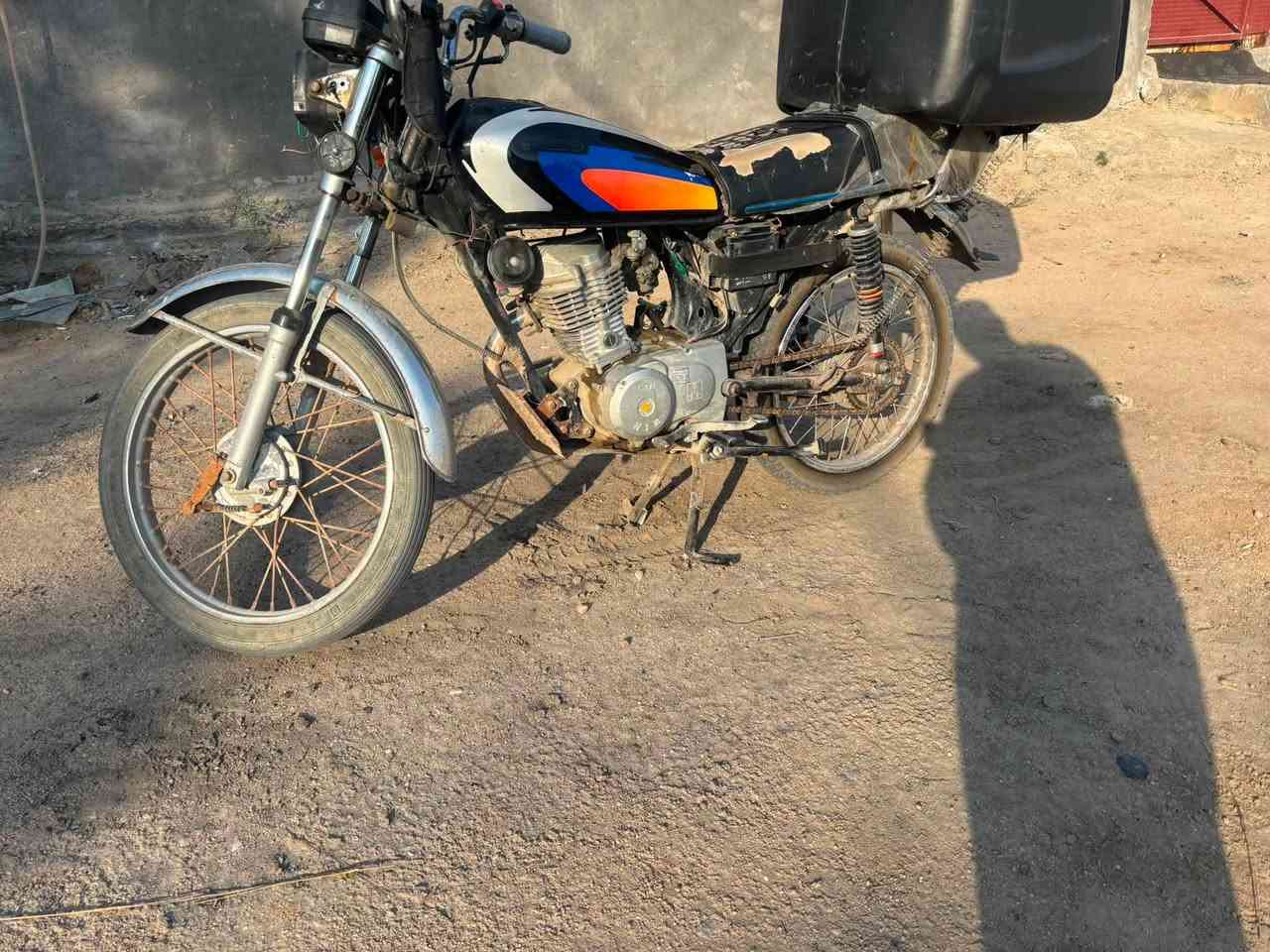 السلام عليكم دراجه يراني اوراق مديل 21 دراجه متروكه صارله 3اشهر سعر 650وبيه مجال  بس تصال اجاوب رقم ***********
