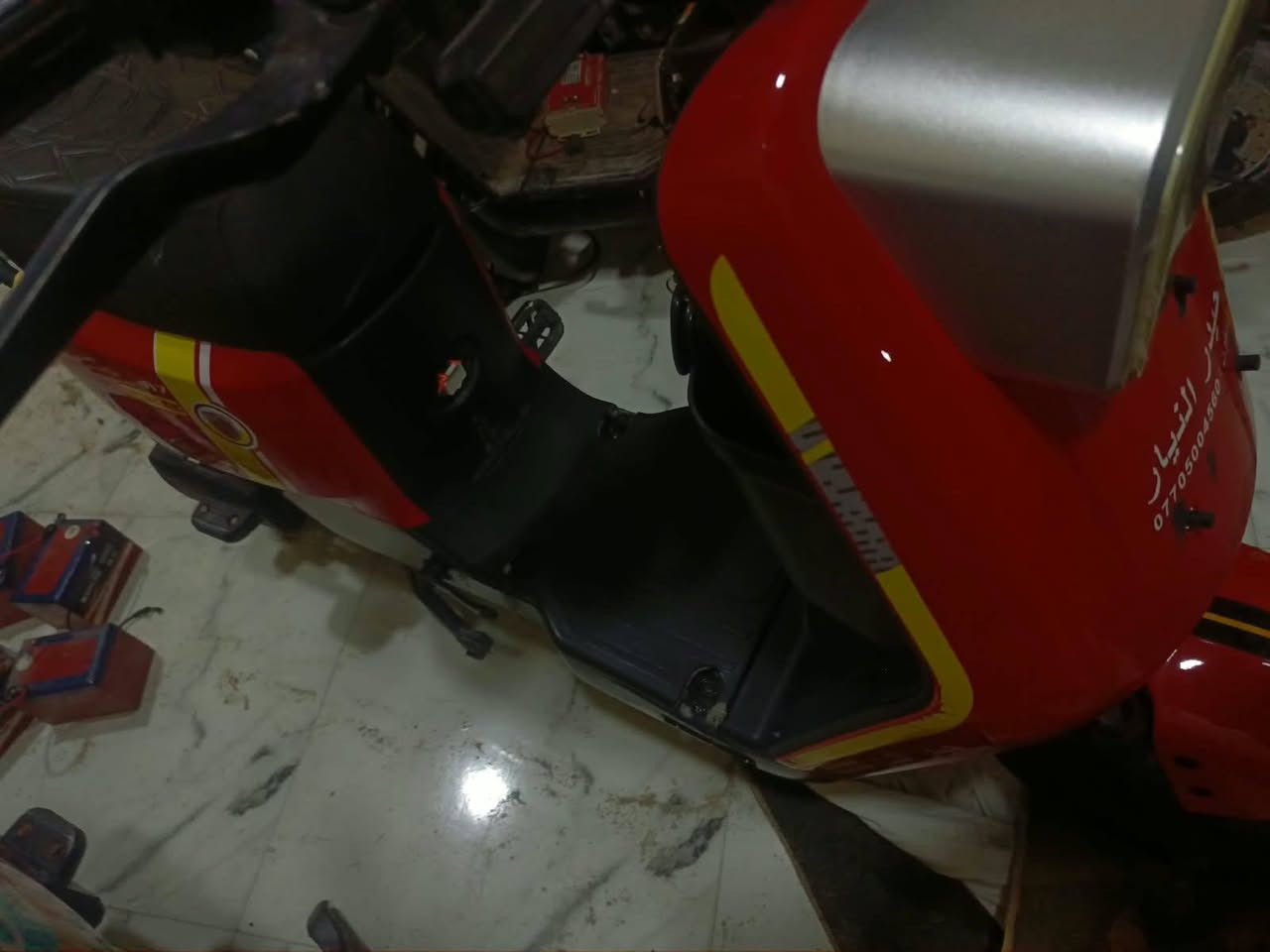 دراجه شحن لبيع ار٧ لبيع كهربائياته شغله بطاريات زينه السعر ٤٠٠ وبيه مجال قليل العنوان ابو الخصيب البهادريه دراجه بيه بس تساكات خلفيه البصرة, العراق
