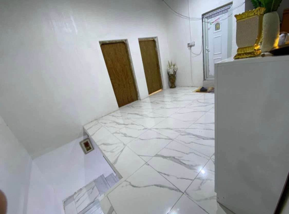 بيت طابقين ركن طابو زراعي عراقي سند23 مساحه128 صالحيه شارع سيد مجتبى قريب على جسر الايطالي من بعد شارع لواء قريب على شارع عام الرئيسي متوفر كل خدمات 4غرف صالات2 ستقبال صحيات 2  مطبخ طارمه حمام خارجي  سطح ثنين طابق اول وسطح طابق ثاني سعر90 الاتصال
*********** البصرة, العراق
