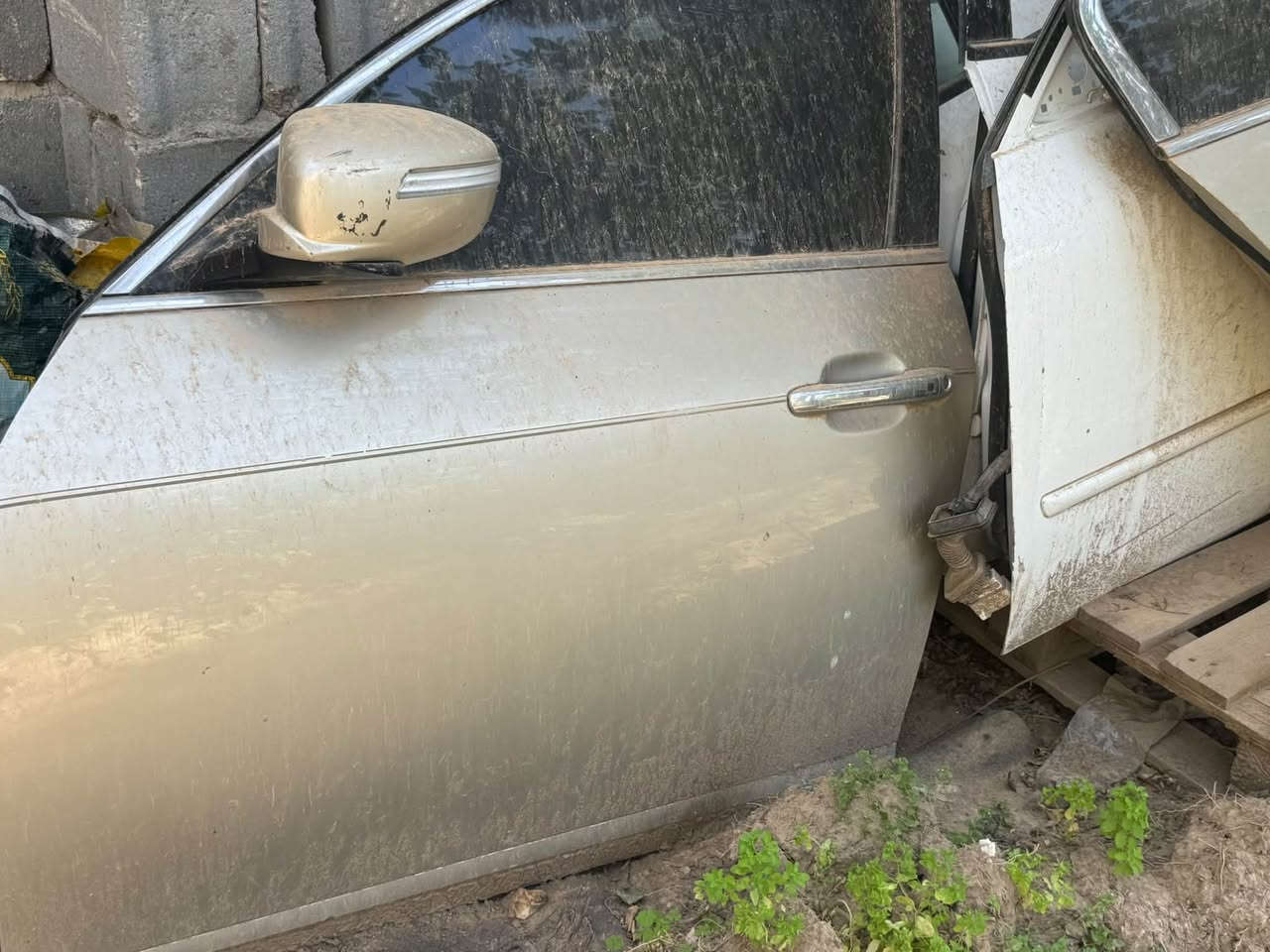 سلام عليكم اخوان عندي بيبان للبيع جنسز موديل 12 : اربعه ابواب مع الصندوك لون شمباني —-  وعندي بعد باب اسود وباب رصاصي 

مكاني كربلاء منطقة الامام عون ع للاستفسار اتصل وبخدمتك ***********
ملاحظة:الابواب كامله موو فقط كشر
