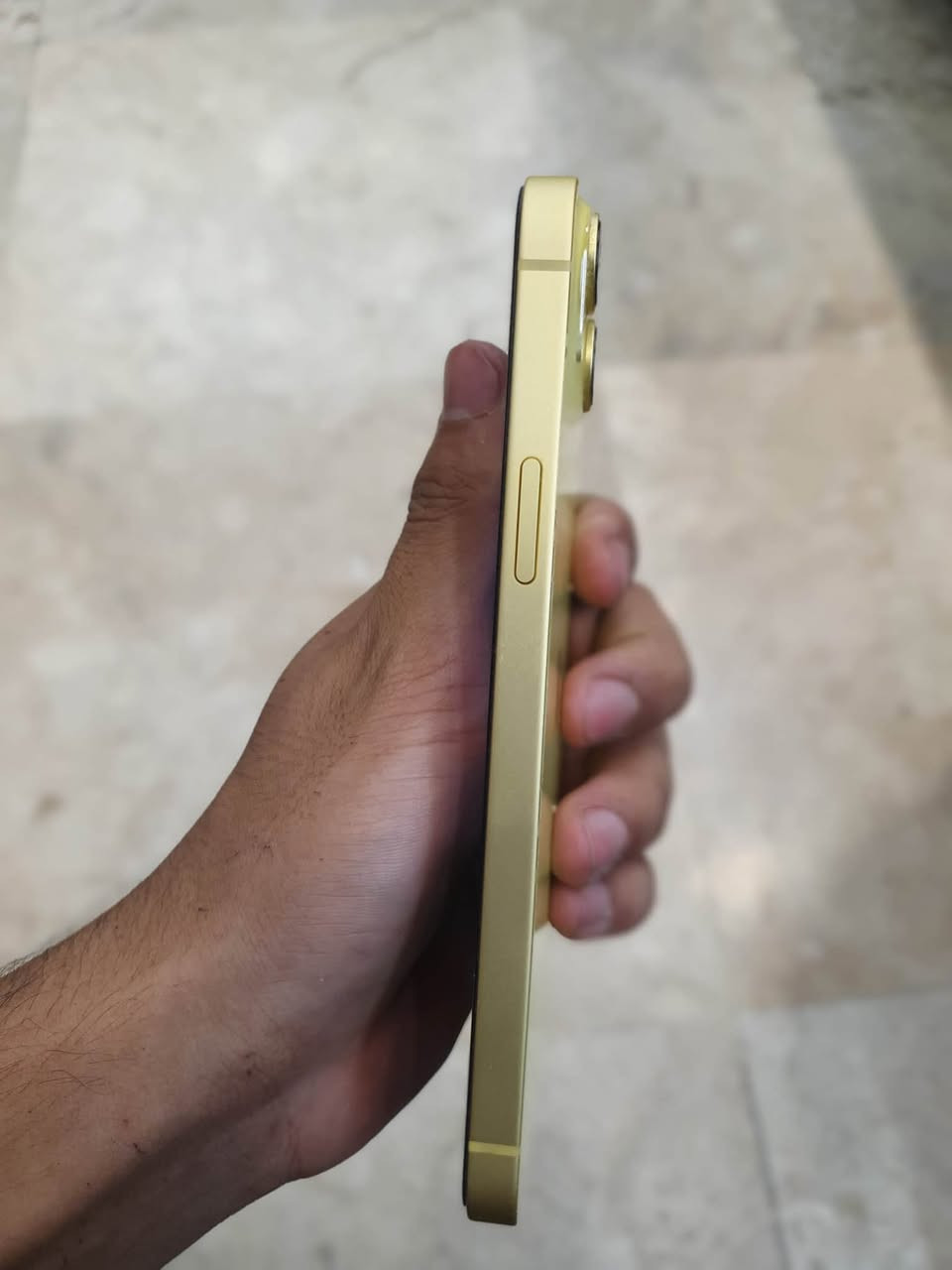 آيفون ١٤ بلس تك سيم كارت لون اصفر ١٢٨ مبدل بطاريه وراجع وتر بروف أنطيك بيه شرط ضد المآي رايده ٥٥٠ وبيه مجال للشراي ***********
