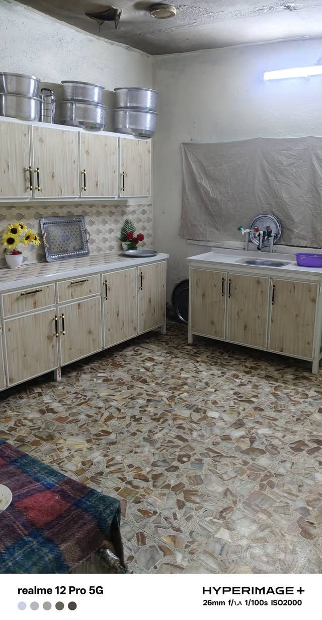 السلام عليكم بيت كامل للبيع المساحة 144بسمي تحويل مباشر قطاع 76 مقابيل 33 داخل فرع منه للشارع العام 
التفاصيل داخل المنشور السعر 190 وبي مجال بسيط 
للستفسار ***********

نص مكتوب في الصور:
- 7x4
- 4x5
- 4×4