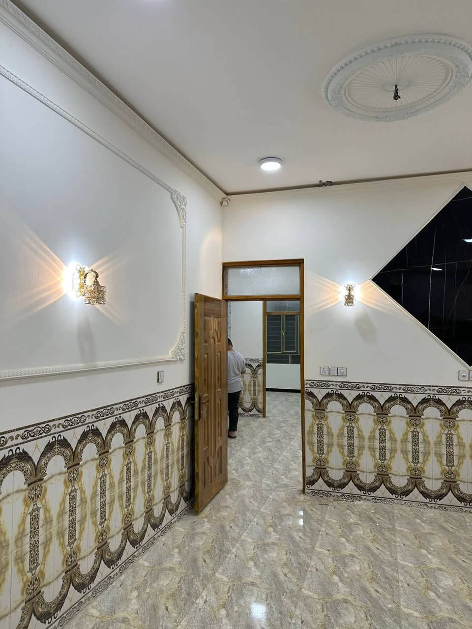 ✨ مشتمل معزول للبيع في حي الجبيرية الثالثة ✨

📍 الموقع: حي الجبيرية الثالثه / قرب الحدادين   

📐 المساحة: 150 م²

📏 الواجهة: 7/5 م

📏 النزال: 20 م

🛏️ التفاصيل:

▪️ 3 غرف نوم غرفتين جوه وحده فوك

▪️ صالة + استقبال جوه وفوك

▪️ مطبخ جوه وفوك

▪️ حمام داخلي وصحيات خارجية والفوك كذالك

💰 السعر: علق بكلمة (تم) ويوصلك السعر مباشرة

📞 للاستفسار والتواصل:

👤 مظهر حاتم

📱 ***********

📍 مكتب وطن للعقار
