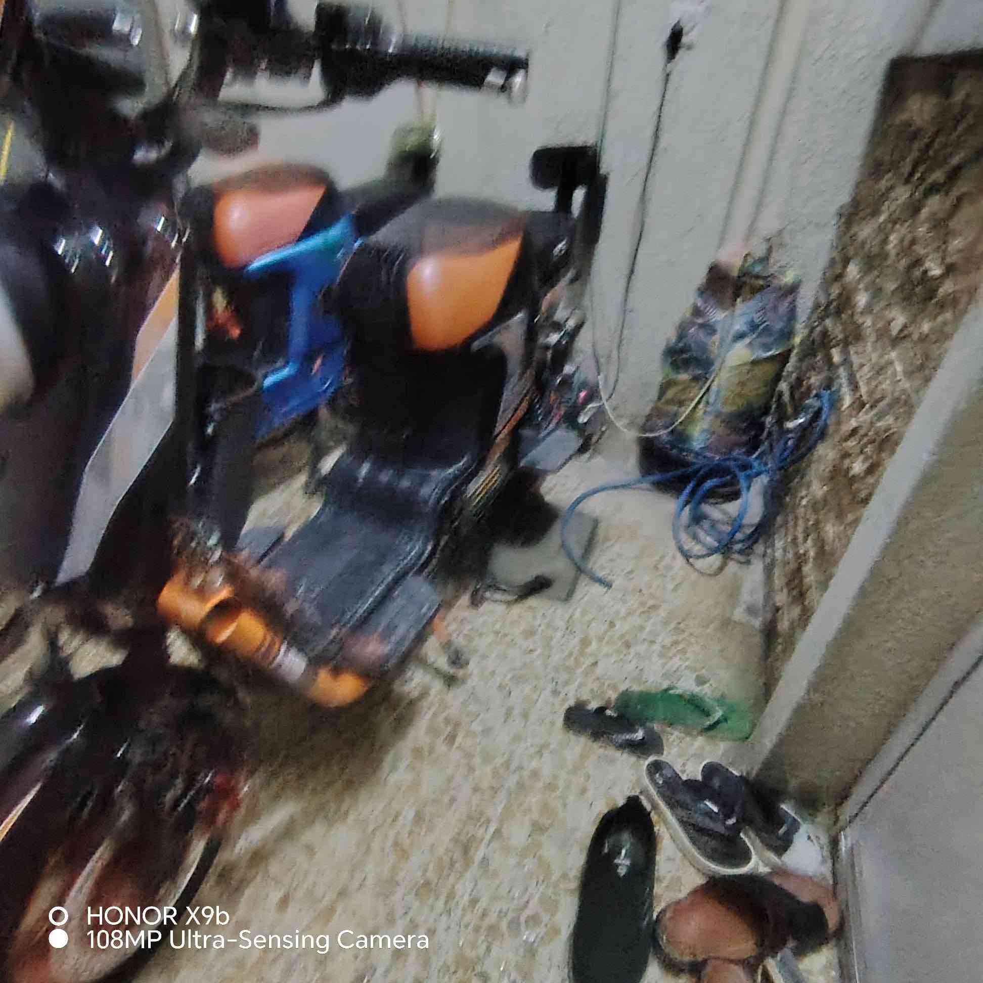 السلام عليكم دراجه شحن للبيع جديده الدراجه بس بيهه نفخ بطاريه وحده بس الدراجه تشغل ولايتات وبلوتوث ٥بطاريات صغار المكان الكريعات السعر ٢٥٠ وبيهه مجال الرقم الاستفسار ***********

نص مكتوب في الصور:
- HONOR X9b 108MP Ultra-Sensing Camera
- HONOR X9b
- 108MP Ultra-Sensing Camera
- O HONOR X9b 108MP Ultra-Sensing Camera
- O HONOR X9b