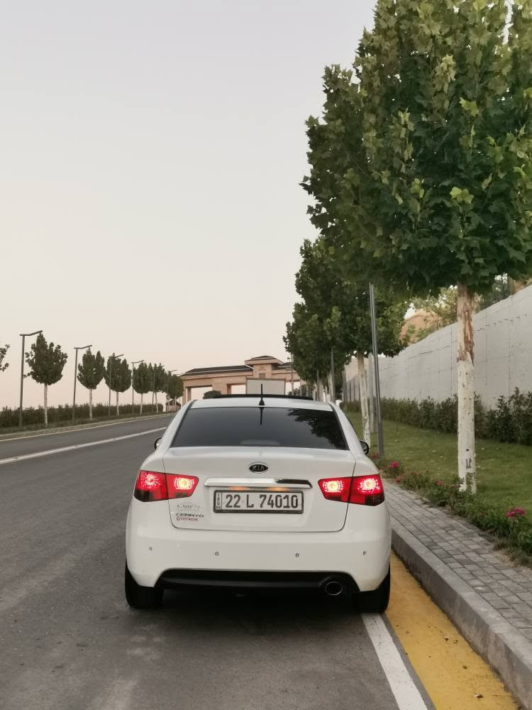 بەناوی خوای گەورە مهربان کیا سیراتۆ مودیل 2013 فول فول موسفات سلایت بەسمە لید سێ گێر تەبریت لەمس حەساسی دواوە ئاوێنە شەفت موسفاتەکانی زۆرن سیارەکە زۆر پاک ماوتەوە 175 هەزار ریشتووە گێر و مەکینە نەکرایتەوە بەشەرتی 10 فیتەر وەکو سبوغ دەعامیش سبوغی نیە ساردەش بەشەرت هیج هیجی نیە تنها دۆسەی سایق تۆزێک قۆپاوە لەگەل شوختێک لای سکن باقی هەمووی بەشەرت  رەقەم سنەوی هەموو شتکی نوێیە هەزەش نوێیە سیارەکە دوو بەسمەی بیلادی خۆی لەگەلە بۆ سعر نامە بنێرە خزمەتت دەکەم   ژ.م***********
ژ.م*********** فایبەری لەسەرە أربيل, العراق
