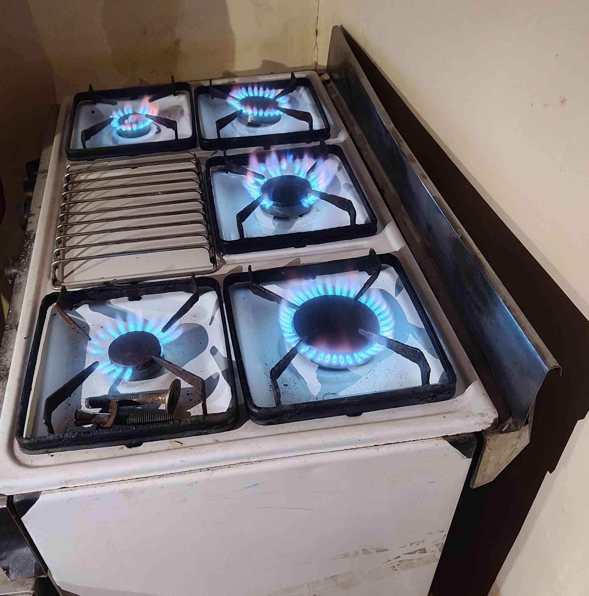 صباح الخير 
طباخين للبيع نظيفات 
سعر الطباخ الأبيض أربع عيون 90 الف
سعر الطباخ الثاني 5 عيون 120 الف 

#الشراي يتصل عالرقم 
***********
