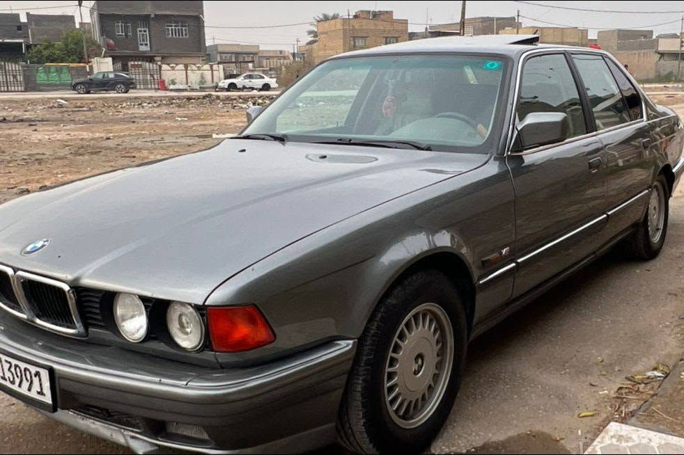 🚘 للبيع | BMW 730 V8 موديل 1994
للبيع سيارة بي إم دبليو 730 V8 موديل 1994
🔹 اللون: رصاصي
🔹 محرك V8
 كاملة من كلشي كير محرك تخم تاير تبريد ويه السويج 
سيارة 🚗 احلئ من الصور بعد
رقم بغداد بسمي تحويل ثاني يوم 
للتواصل / ***********
 السعر ٧٠ وبيها مجال

نص مكتوب في الصور:
- تعديل النص
