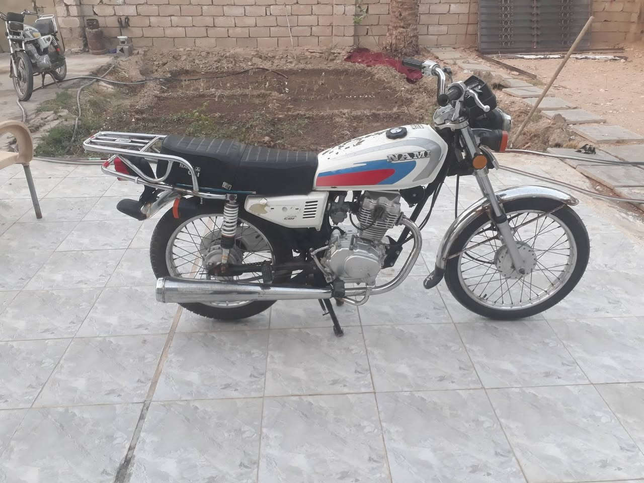 دراجه نامه دخوليه شلامجه أوراقها كامله موديل 23 الدراجه متروكه فتره السعر 950 وبيها مجال
