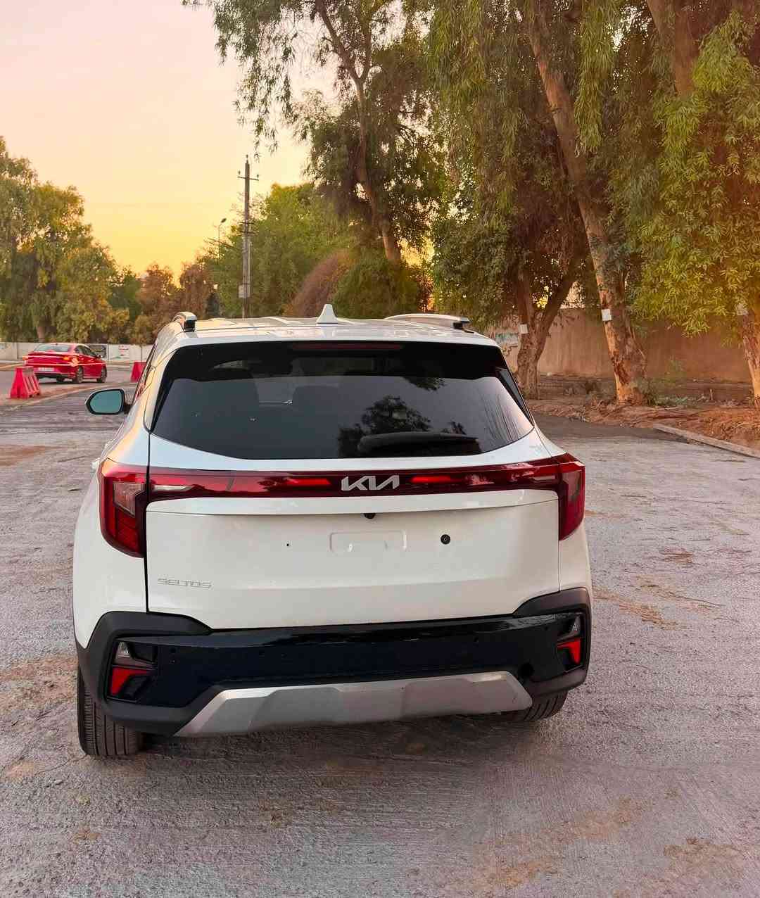 2024KIA SELTOS,
کیا سليتوزموديل 2024بدون لوحات  ما مرقم تترقم جميع محافظات عدا الشمال 
فول موصفات
حادث سياره بنيد نفسه رجع بارد وجاملغ تبدل نفس لون اصلي وقبغ جنطة تبدل اصلي 
فتحة سقف 
بصمة تشغيل بصمة بيبان تشغيل عن بعد

كشنات  جلد وكشنات حرارية

لد نهاري شاشة ديجيتال متصله مع شاشة المسجل

توقف ذاتيًا رادار محيطي

بصمه تشغيل وتشغيل عن بعد 
عدد مسافه19 الف 

محرك 2000دوش مرغوب 

ويل 18 كروم

صور حادث ع خاص 

تترقم جميع المحافظات باسمي تحويل مباشر

مكان السياره بغداد  الاعظمية شارع ضباط 
السعر. 140 ورقه بدون رقم 
رقم الهاتف ***********
