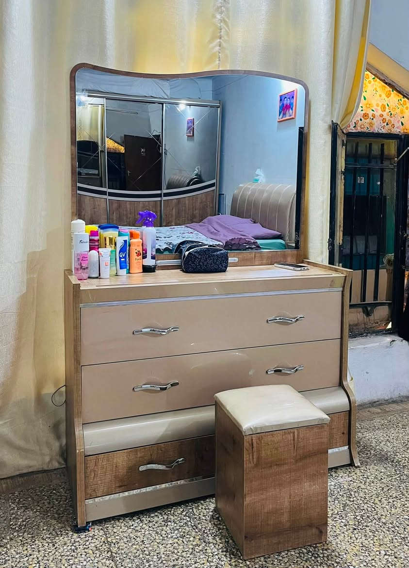 غرفة تركية للبيع
متكونة من 9 قطع بيهة اضرار بسيطة
للاستفسار ***********
