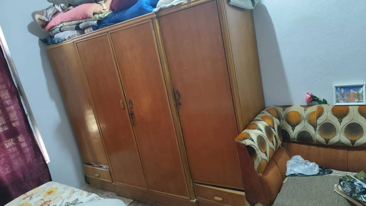 لبيع غرفه مستعمله 300لاتصال ***********
