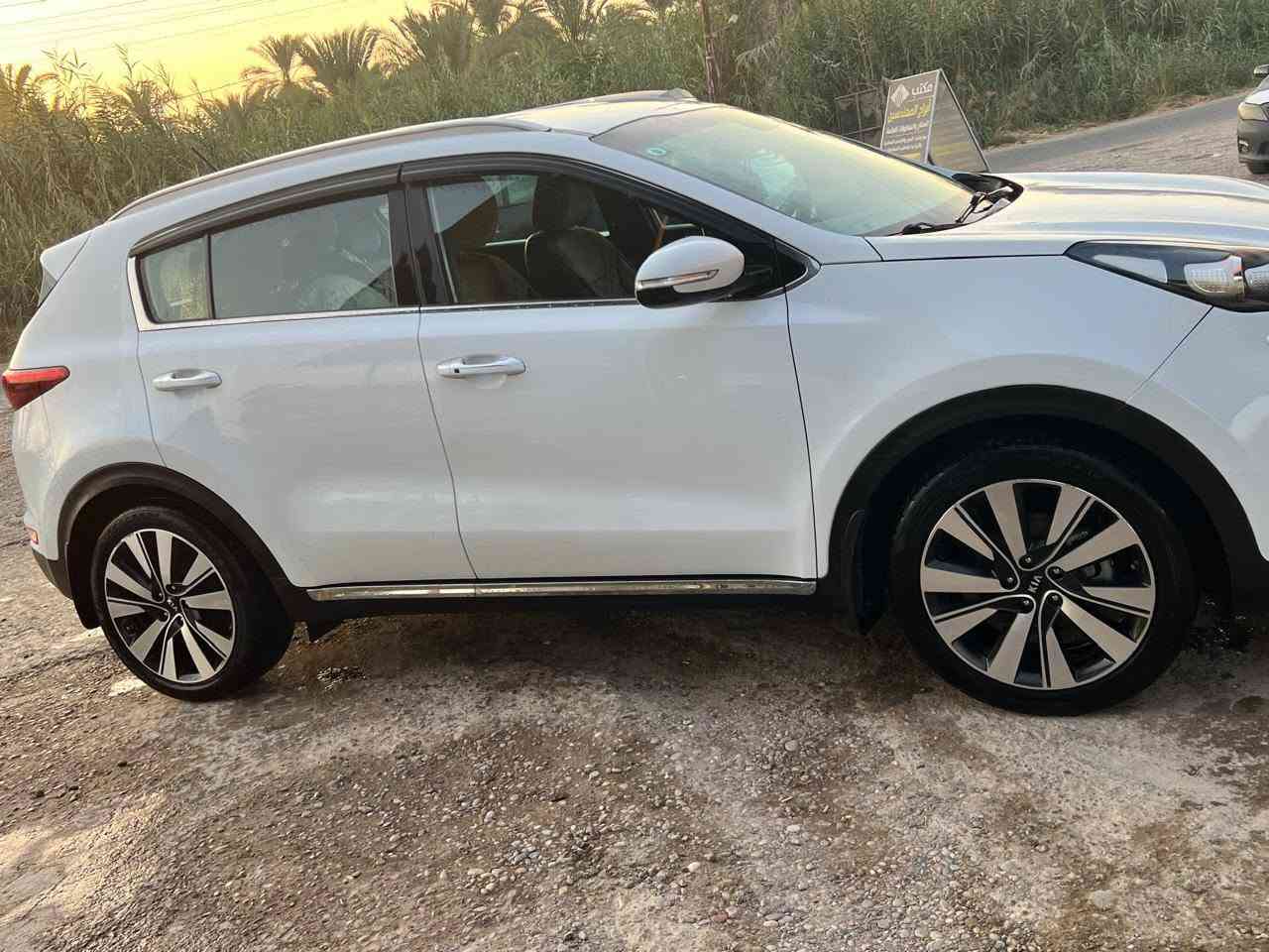 سيارة موديل 2019
خليجي محرك 2000
الابواب بصمه والمرايات شفط 
 ما بيها اي حادث فقط
بس باب السائق والباب خلف السائق بيهن شخط مال شيش بناء بس الصبغ والمعجون
شي بسيط
ماشيه  115000
السعر 170
وبيها مجال 
المكان بغداد العامرية 
رقم الهاتف ***********
