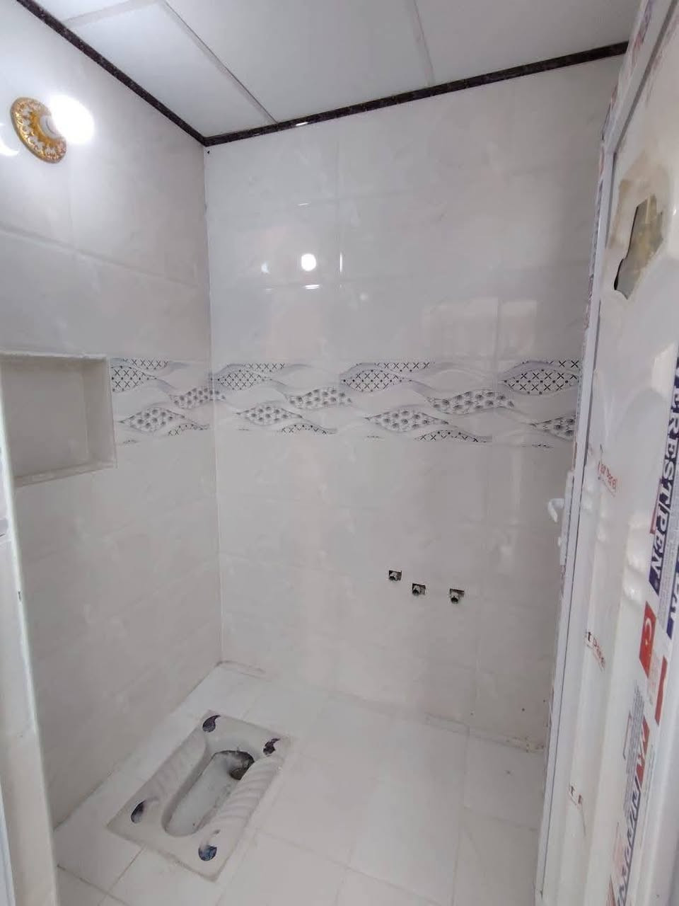 🏡دار للبيع🏡
المساحة: 60 متر مربع

✅ #طابو_زراعي_سند_25_أقرار_محكمه

السعر: 20 مليون  (مع المجال)

الموقع: النجف شارع الصب عمود 317 

مواصفات البناء:

غرفة/ صالة معزولة/مطبخ معزول/ صحيات خارجية مكشوفة

بناء مرتب (أساس + سقف كونكريت + طابوك)

أرضية بورسلين أبو الـ 60

الخدمات:#بعد_عن_سوق_100م

ماء كهرباء مدارس سوق تبليط مولد

للاستفسار والاتصال:

***********
