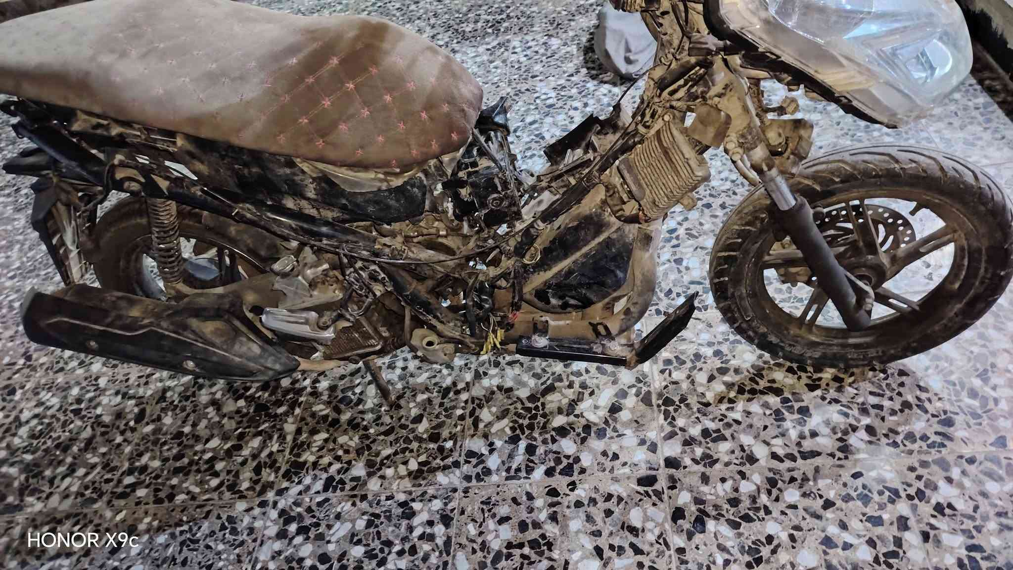 يهه السلام عليكم Pcx جيل ثاني ابيع كوم حديد دراجه طافيه كفرات كامله اكو كم كفر امفطر 700 وبيهه مجال

نص مكتوب في الصور:
- HONOR X9c