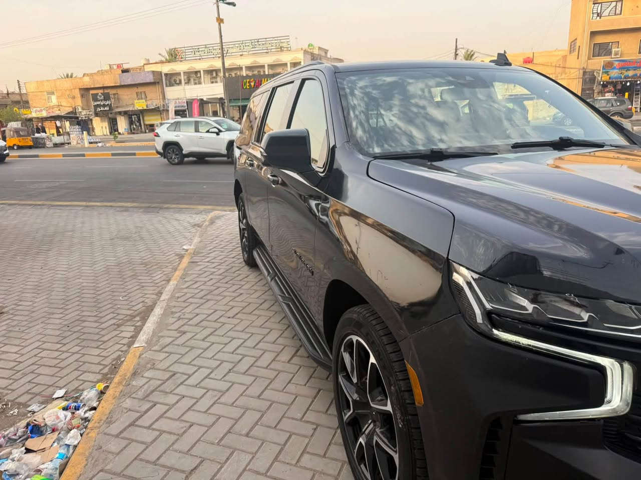 البلاش كله بهل السيارة اتصل  بيها نظام نقد ودفعات سيارة كاملة مكملة تاخذها متصرف اقل الربع حتى كشن متصل بيها
� للبيع او مراوس شيفروليه سوبربان RST موديل 2024 🔥
رقم اربيل اجرة مع الخط‼️
باسمي
🚘 الفئة: RST
📅 الموديل: 2024
🖤 اللون: أسود
📍 الممشى: 100,000 كم
⚙️ المواصفات: فل أوبشن تقريباً
🌙 فتحة سقف: لا توجد
💥 الحادث: جاملغ وبنيد — التفاصيل موضحة للمشتري بكل شفافية

المواصفات والتجهيزات:

* محرك V8 سعة 5.3 لتر
* قير أوتوماتيك 10 سرعات
* نظام Dynamic Fuel Management
* دفع  خلفي
* جنوط RST قياس 22 إنش
* داخلية RST رياضية
* مقاعد جلد كهربائية
* شاشة وسطية كبيرة
* Apple CarPlay وAndroid Auto
* شحن لاسلكي
* كاميرا خلفية
* أنظمة أمان ومساعدة للسائق
* مثبت سرعة
* حساسات وكاميرات حسب التجهيز
* باب خلفي كهربائي
* تشغيل بصمة/دخول ذكي 

مواصفات RST تتضمن تجهيزات خاصة مثل التصميم الخارجي الرياضي، الشبك الأسود والداخلية الخاصة بالفئة، كما أن محرك 5.3 V8 مع قير 10 سرعات من مواصفات السوبربان. (Chevrolet⁠￼)

السيارة مناسبة لمن يريد سوبربان RST بسعر أقل من النظيف، مع توضيح حالة الحادث للمشتري.

📞 للاستفسار: ***********
📍 الموقع: [بغداد]

للجادين فقط، والفحص مفتوح حسب الاتفاق

نص مكتوب في الصور:
- الخميس
- +962 776 085820 عمان +964 774 0558622 الاتصال الخمیس