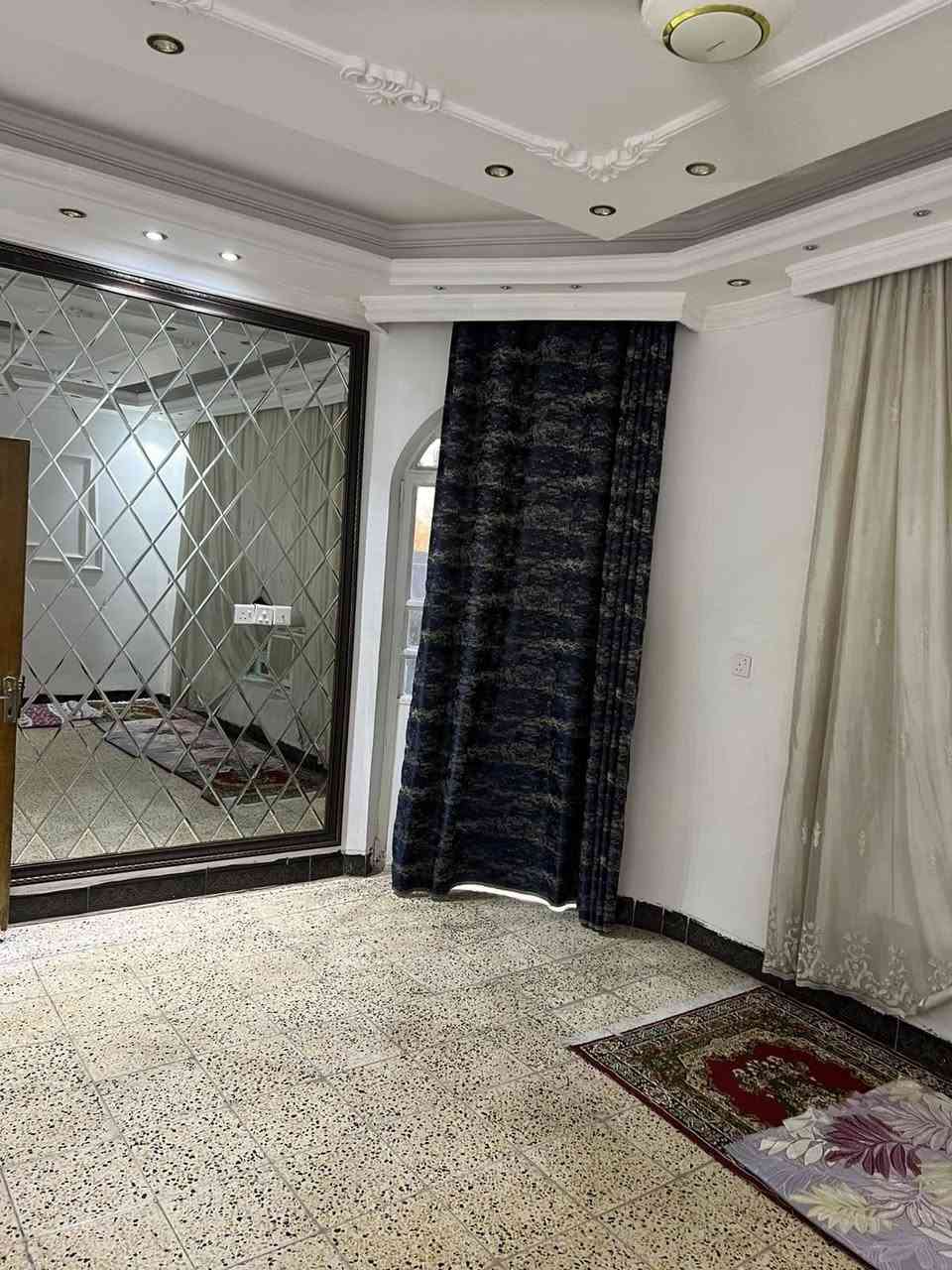 دار للبيع طابو صرف المساحه 125متر
واجه 10 نزال 12.5 طابق ونص يحتوي عل اربع غرف
الزعفرانيه شارع الوازات قرب افران بيت شلش 
السعر 195 قابل للتفاوض 
للاستفسار *********** مكتب الزعفرانيه للعقار
