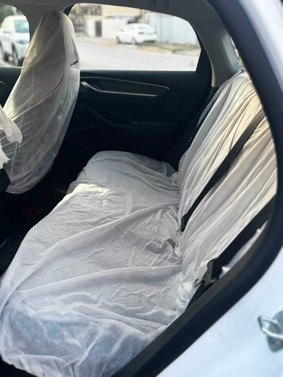 السلام عليكم BYD دست روير ام الفتحه للبيع 
مكفوله كفاله عامه 
ماشيه فقط 1400 الف واربعميه 
فتحه سقفيه ب قماره 
العنوان : بغداد
السعر : خاص  
للتواصل : ***********
