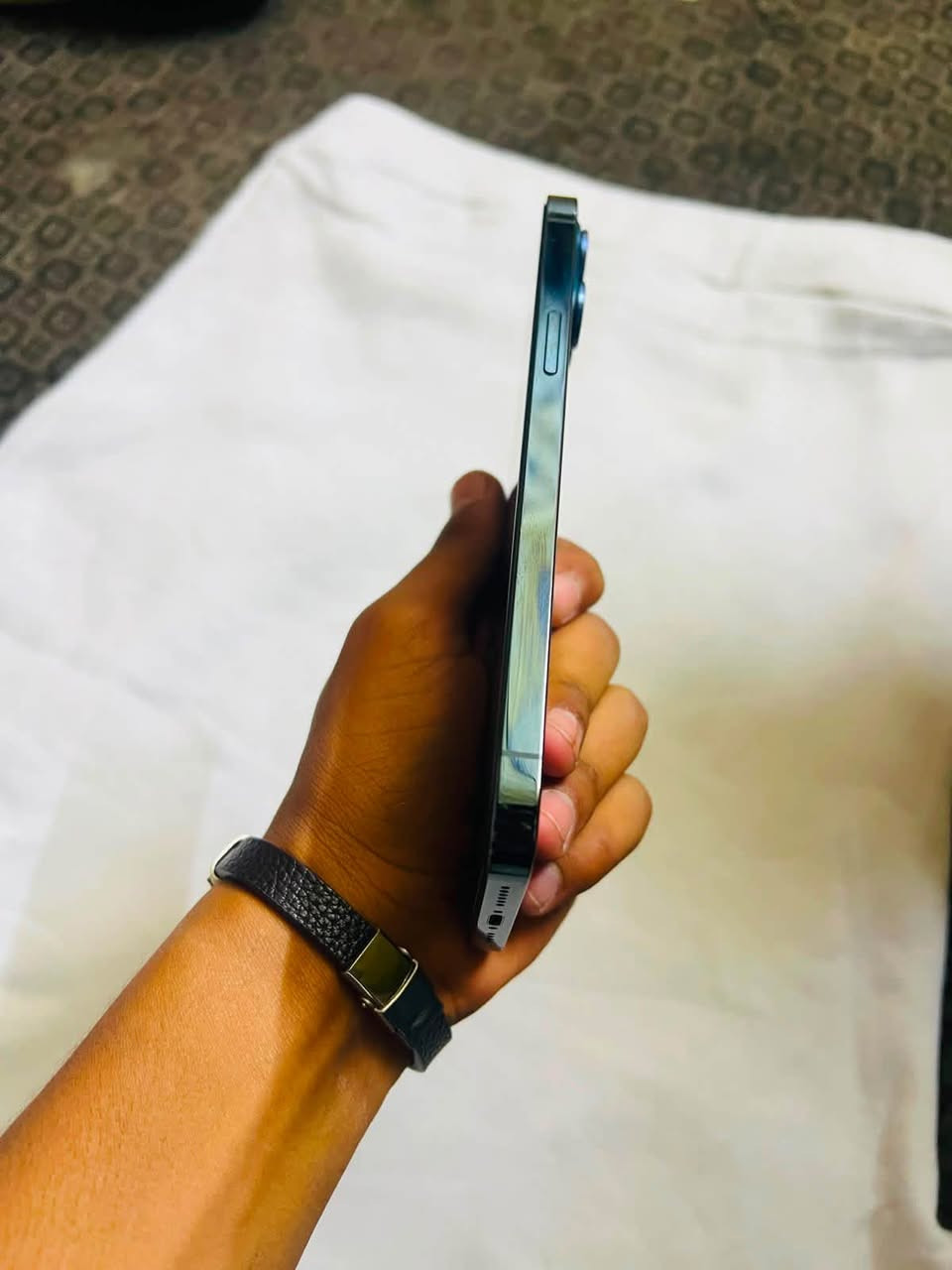 السلام عليكم
جهاز 12pro max شرق اوسط دبل شريحه مامبدل بي شي بس بطاريه ومن الشركه السعر 420 وبي مجال للتواصل 
كورك :***********
اسيا: ***********

نص مكتوب في الصور:
- ٧:٢٣ ٩٣% البطارية آخر شحن إلى ٩٣%: منذ ساعة الاستخدام اليومي أنت تستهلك كمية أكبر من طاقة البطارية اليوم مما يحدث عادة حتى ٧:٢٣ م. متوسط اليوم ٦٤% ٨١% متوسط ن ث ر خ ج س ح ن طوال اليوم • يوميا في ٧:٢٣ م نشاط التطبيقات والنظام TikTok على الشاشة لمدة اس ٤٥د أكثر ٥٨% Instagram على الشاشة: ٤٠د الخلفية: ٥د
- ٧:٢٣
- ٩٣
- حول
- الاسم
- < iPhone 12
- إصدار iOS
- < 26.5
- اسم الطراز
- iPhone 12 Pro Max
- رقم الطراز
- MGC33ZA/A
- الرقم التسلسلي
- G6TDK1TZ0D5H
- انتهت صلاحية التغطية
- سجل تاريخ القطع والخدمة
- الأغاني