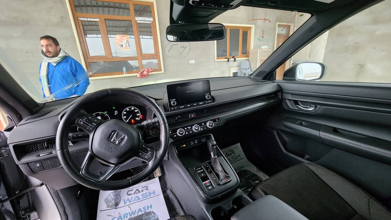 HONDA CR-V SPORT HYBRID 2024                              
حرة معفي من الرقم 
فتحة + بصمة 
ماشية 28 الف ميل 
حادثها چاملغ وباب جهة سايق مبدلات تجاري بدون دواخل
 وصورة الحادث موجودة مع الصور 
المكان الفلوجة 
السعر 194 وبيها مجال 
للاستفسار الاتصال ***********
