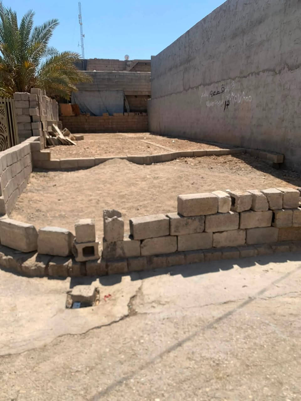 سلام عليكم قطعه بتلو للبيع مساحه 120 متر زراعي 25 خدماتها(ماء كهربائي تبليط مجاري) بكانها بعقوبه باب الدرب مدرسه المساعي السعر 23 وبيها مجال الاستفسار ‭ ***********
