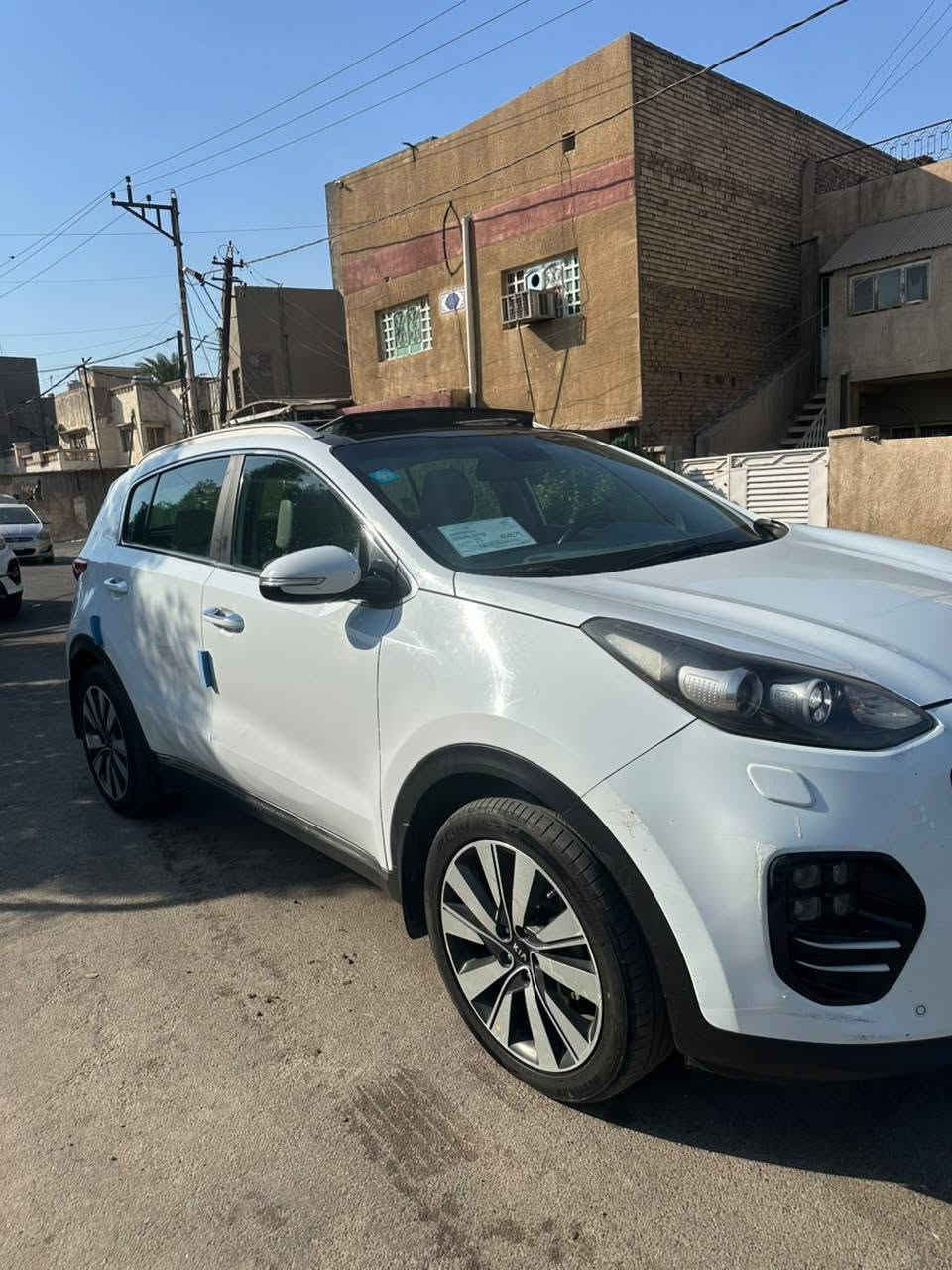 كيا سبورتج ٢٠١٧ وارد خليجي بدون حادث بدون صبغ مكينه ٢٠٠٠ دوش مواصفاتها معروفه بانوراما عدا البصمه منضومه زنون عالي ناصي زراك لايت حساس امامي و خلفي شاشه كامره  ماشيه ١٦٠ بيها طخه بسيطه بالباب عكس السايق من جوه على وضعها ممصلحه سياره جاهزه بدون اي نقص مكينه كير تبريد صدر امامي خلفي *********** الشراي يتصل *********** سعر ١٦٥ وبيها مجال بسيط  عنواني بغداد
