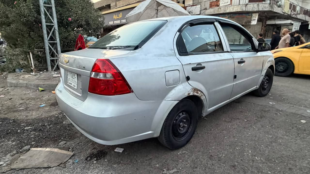 افيو مديل 2007 بيها صبغ صفحة النفر طخم جديد باتري جديد تبريد ثلج تايرات جديد محركها بي نفخ صاحبها موجود شرط التحويل رقم نينوى سنويتها موصاقطه السعر 42 وبيها مجال قليل مكان السياره حي النور  رقم التلفون ***********
