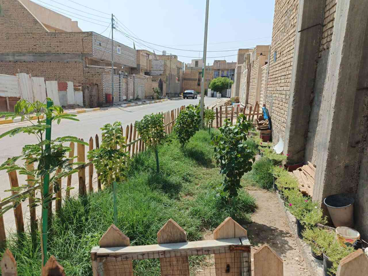 دار البيع  بحي الصادق ركن طابقين
مساحه البيت 175
الطابق الأول غرفتين وصاله واستقبال   ومطبخ حار وبارد وصحيات وكراج سياره 
الطابق ثاني 
اربع غرف وصاله مطبخ حار وبارد وصحيات 
الفوك مشتمل ودرج دخلي وخارجي ستفسار السعر بل رقم ***********
