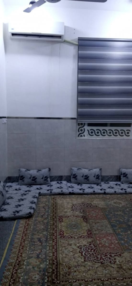 بيت للبيع حي العباس نهاية الفرع الثالث بناء جديد افلاحه ملاجه إقرار محكمة سند 25طابق ونص 150مليون 100متر للاستفسار ***********
