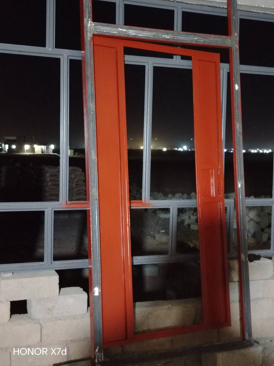 فصال كافه الشبابيك والأبواب وبأنسب الأسعار شغل درجه أولى ونهتم باصقر التفاصيل التواصل على الرقم ***********

نص مكتوب في الصور:
- HONOR X7d