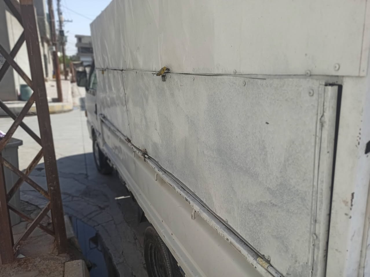 السلام عليكم كيا بنجو موديل 91 سنويه لحد 28 شهر السادس السنويه باسمي بس الارقام بعد ما مستلمهن والسنويه مستلمها باسمي وعندي وصلات بالارقام ورقم الشاصي ممسوح اللي بالشاصي بس بالبليته موجودفيها حصه كاز المحرك مالتها يصرف محرك انطيك صرف السعر ب 30 وبيها مجال عنواني كركوك حزيران هذا رقم التليفون***********)***********
