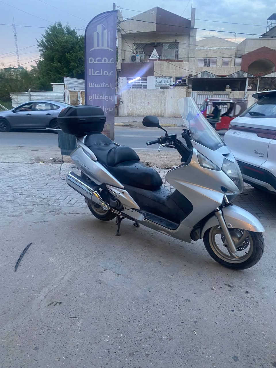 السلام عليكم سلفر ونج بقلاوه 400cc مكينتها كفاله عامه شرط نعومه شلعه معدل دراجه كلش حلوه ونضيفه مابيها اي نقص كلها شغاله كهربائيات دبلات  بريكات قفل ستيرن صندوك كلوب جنطه رقم كله شغال ماذب عليه ربع دينار صوت مكينتها واضح بلفيديو مكاني بغداد الدوره سعرها مليونين مستعجل عل بيع ***********
