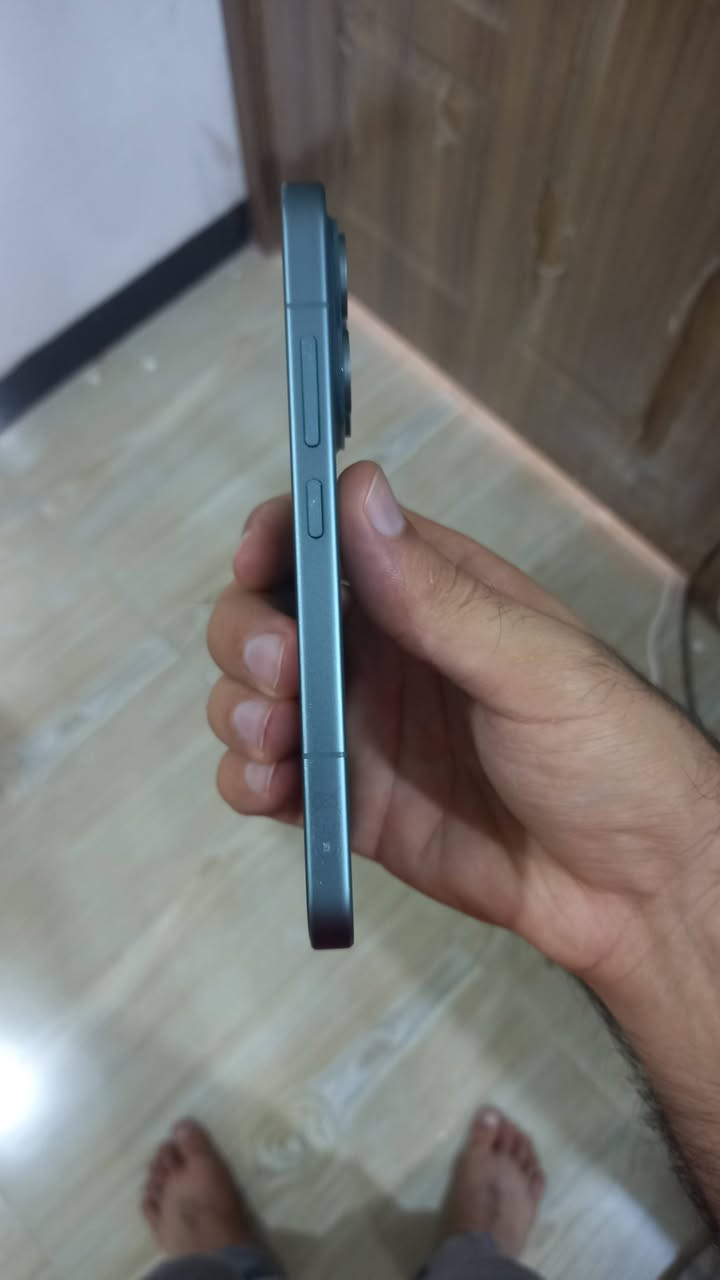 السلام عليكم للبيع شاومي 17 كامل ملحقات بطاريه 100 مشحون 69 مره ذاكره 512 رام 12سعر 950 مكاني الموصل للتواصل خاص او واتساب***********
