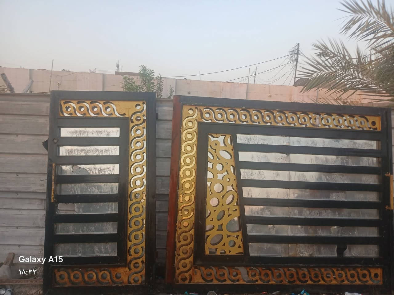 باب سلايت للبيع ارتفاع مترين
عرض ٣ متر 
السعر 400 وبي مجال 
سجه موجوده ويا 
العنوان بغداد ناحية الوحدة قرب بسماية 
اتصال 
***********
