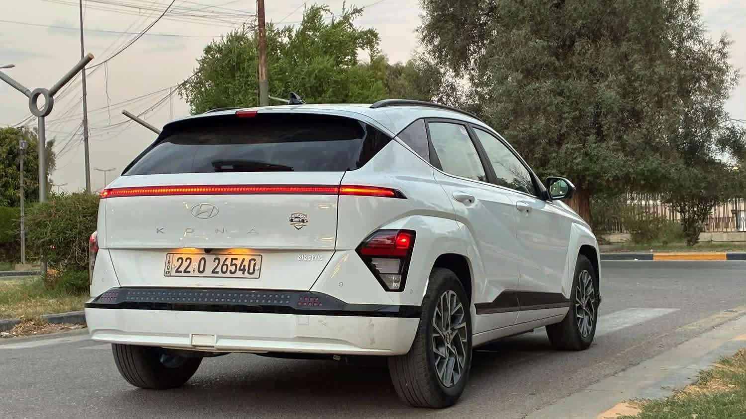 هيونداي كونا كهرباء موديل 2024
فئة لمتد فول 1/1
بانوراما كشنات جلد كهربائية
تدفئة وتبريد كشنات داتا شو
5 كامرات كاميرا 360 درجة
أوتو بارك دخول وتشغيل بصمة
شاشة كبيرة

نظام ملاحة
Apple CarPlay وAndroid Auto
شحن لاسلكي
مثبت سرعة راداري
تحديد مسار
نقطة عمياء
حساسات أمامية وخلفية
مرايا كهربائية
تحكم ستيرن
نظام صوت BOSE
وباقي المواصفات المعروفة
السيارة كلين فقط الدعامية الأمامية 
مصلحة نفسها بدون إيرباك
المكان بغداد المنصور

لمعلومات اكثر الاتصال
 ***********

