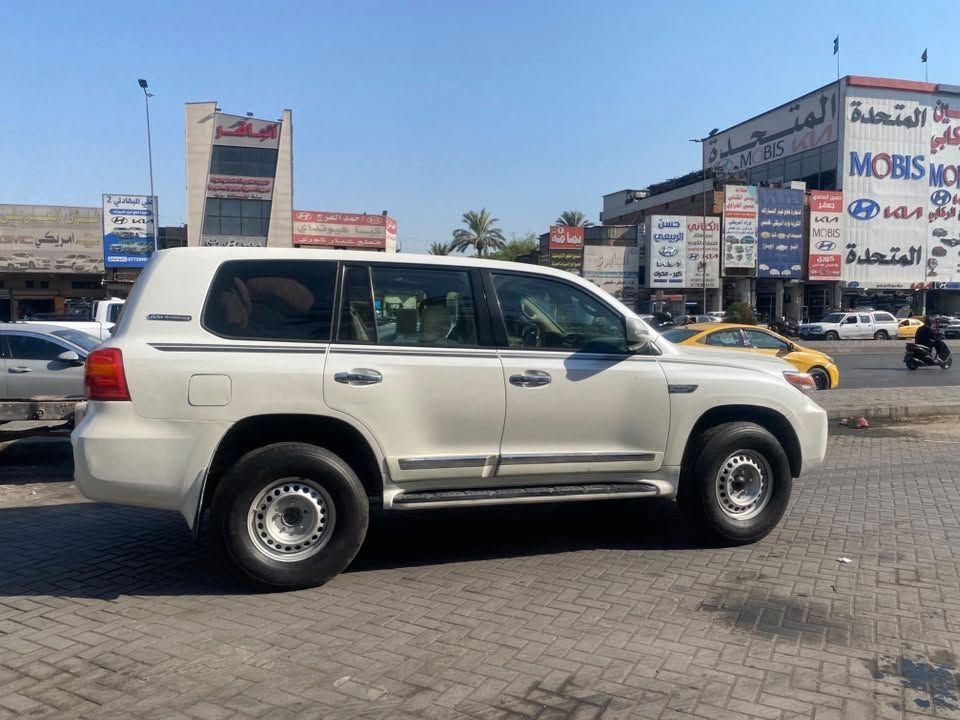لاندكروز VXR • ٢٠١٠ • رقم بغداد