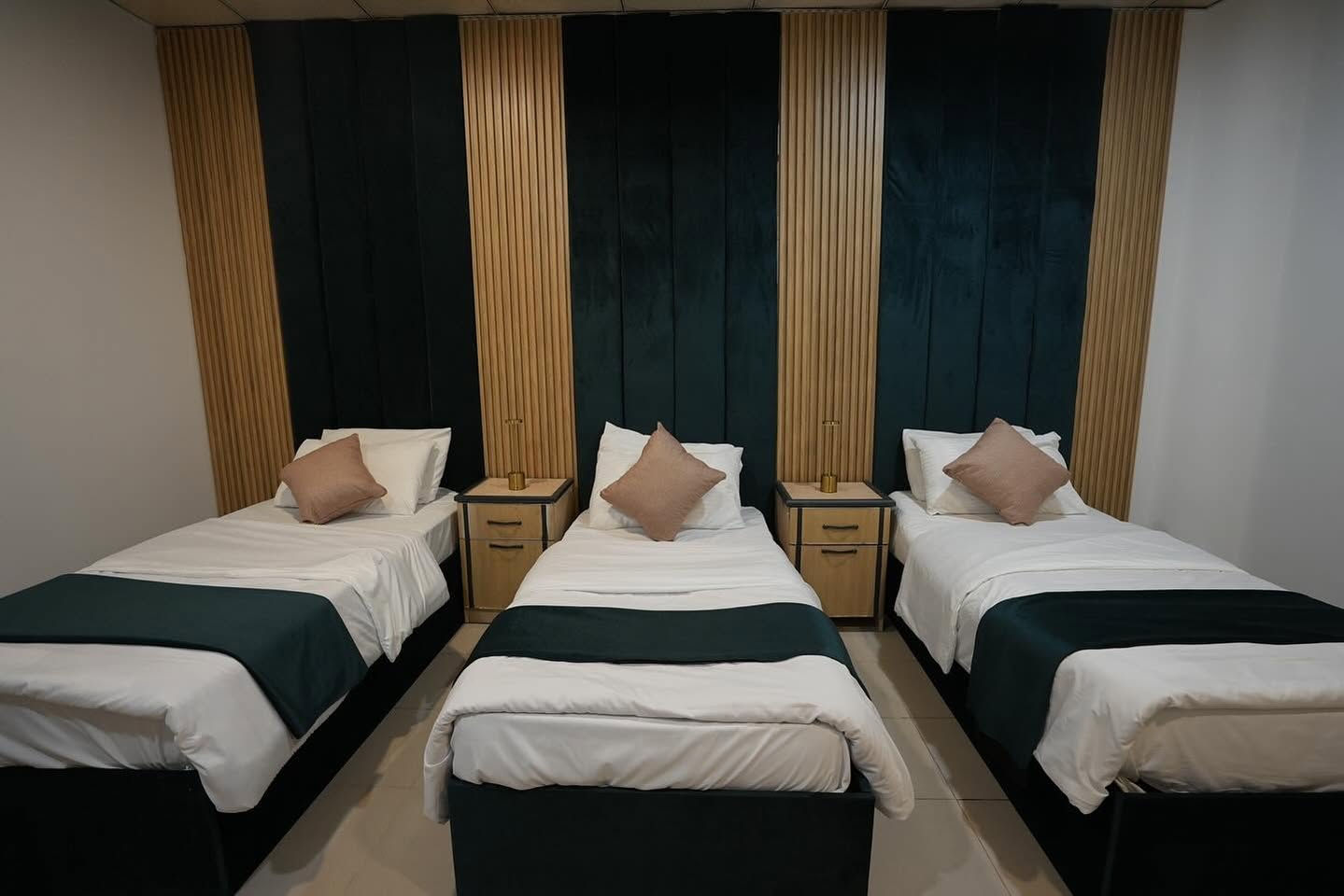 ✨🏨 تم افتتاح — فالومنت موتيل — في أربيل 🏨✨

بكل فخر وتميّز نعلن عن افتتاح
فالومنت موتيل افتتاح جديد
‏Valmont Motel

عنوان جديد للفخامة، الراحة، والخصوصية بأجواء راقية وخدمة استثنائية صُممت لتليق بكم 🌟

⭐️ رفاهية | خصوصية | راحة ⭐️

📶 إنترنت عالي السرعة
🧺 خدمة لوندري متكاملة
🛎️ خدمة زبائن واستقبال 24 ساعة
🚘 كراج خاص مجاني وآمن للسيارات
✈️ خدمة توصيل من وإلى المطار
☕️ مشروبات ساخنة مجانية داخل وخارج الغرف
👔 سويتات VIP خاصة لرجال الأعمال
🚖 سيارات خاصة مع دليل سياحي
🧼 جميع الغرف معفرة ومعقمة بالكامل
✨ نظام تنظيف وتعقيم يومي
🧺 غسالة ملابس داخل كل سويت

🤍 لأن راحتكم تستحق الأفضل…
اخترنا لكم تجربة إقامة تجمع بين الهدوء، الأناقة، والخدمة الراقية.

📍  العنوان -أربيل — شارع 60 مقابل وزاره العدل قرب سايدين بختياري 
📞 للحجز والاستفسار: [***********]

‏Valmont Motel
‏✨ Luxury Beyond Expectations ✨
