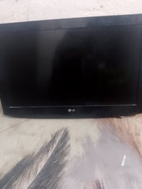 بلازمه للبيع نضيفه وياها الصحن والواير كلهن السعر 100 والمكنسه الكهربا...