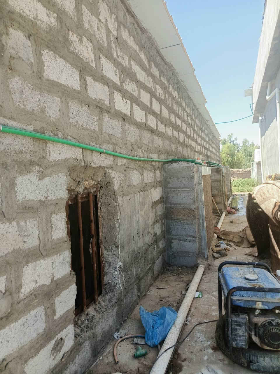 السلام عليكم بيت للبيع في قريه سفيط مساحه الارض 900 متر مساحه البناء 200 متر يحتوي عل قاعه دواجن مساحه 140 متر خلف البيت تصلح الدجاج والجميع انواع الحلال سقف سندويش القاعه البيت متوفر بيه جميع الخدمات ماي اساله + كاكات كهرباء وتبليط للباب وخط مولده المنطقه بيها فوك ال 1500 بيت مدارس مستوصف أسواق كلشي متوفر واذا أنته فلاح أو وعندك حلال تعال أبيعك ارض وياه مساحه 2 دونم ونص بيها حصه مائيه لي يسأل عن جنس الارض لا طابو ولا زراعي الأرض مبيهاا سند وهناا البيوت كلها مبيهاا سندات عالم تبيع وتشتري كله مكاتبه خارجيه وبشهاده المختار مال منطقه الارض غير موجوده عل الخريطه فقط ال 2 دونم ونص سندهن 117 زراعي البيت بيت جدي الله يرحمه بنيت اني بنفس الحوش مالت جدي وجدي ساكن هناا من سنه 1960 والمنطقة امان وسبب البيع صارت عندي مشاكل خاصه ويه عمامي قسمت ما ابقى هناا بعد الشراي بيه خير ويدلل مكاني ديالى اطراف الخالص الاتصال ***********
