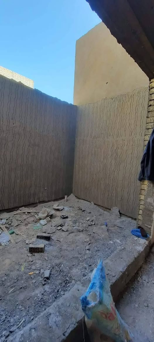 يا الله السلام عليكم اني لباخ جص وسمت وطلس ولط ونثر وترميم وتفليش ومتر وكباله ويوميا اخوكم سلام العنوان نجف شارع كربلاء ***********
