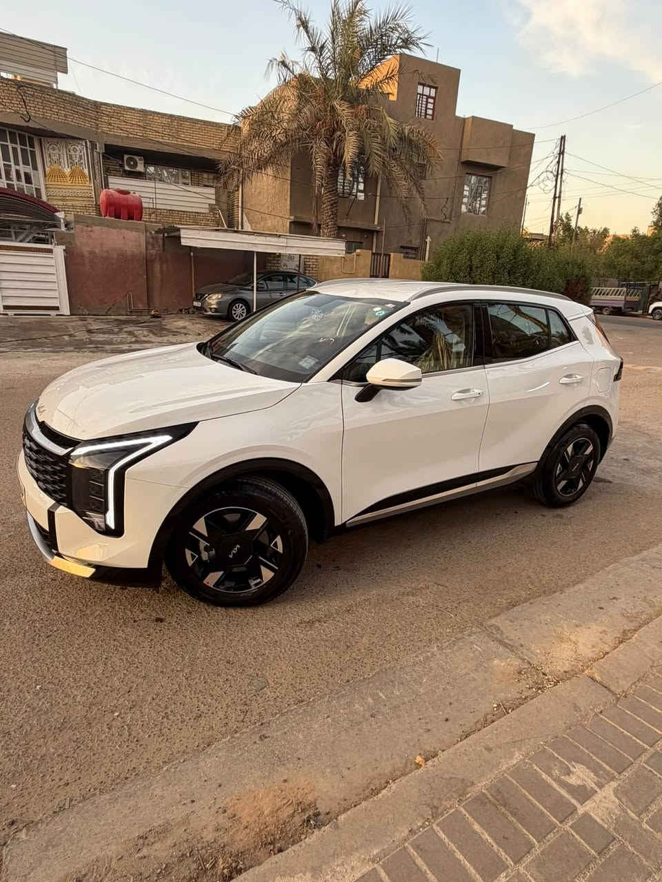 السلام عليكم للبيع سبورتج موديل ٢٧ زيرو ضمان الشركة الدوليه رقم بغداد باسمي السياره بحالة الشركة ماشيه الفين فقط كامله بدون اي نواقص السياره مكفولة كفالة عامة من كلشي 
السيارة فئة بيسك ومواصفاتها معروفة 

السعر  ٢٢٤  $ وبيها مجال بسيط 
 
مكان السياره بغداد - الدورة ***********
