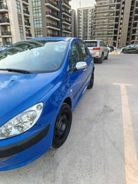 بيجو 307 موديل 2005 رقم بغداد مكانها حي الجهاد المحرك والگير بحالة ممت...