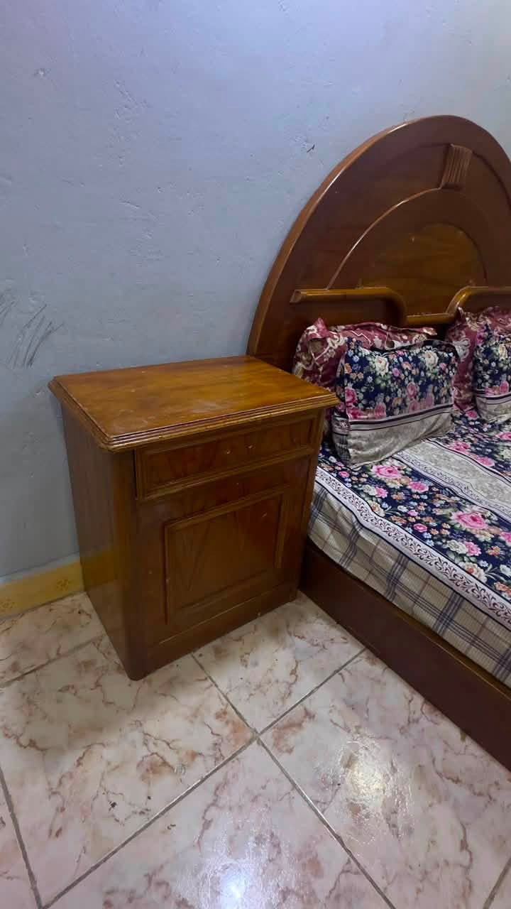السلام عليكم 
غرفه نجاره ثقيل للبيع
حي الجامعه 
***********
