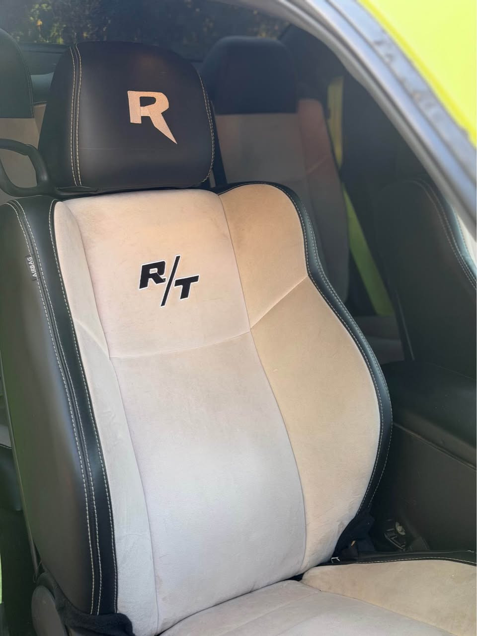 Dodge Challenger RT 2023 
سەیارەکە  گێڕ و مەکینە و کارەبایەتی و تەبریت بە شەرت . 
قەپات مواسەفاتە 
سڵاید 
بەسمە و شەخال 
گێڕ شەفت
ڕاداری پێش و دواوە 
سەیارەکە نموونەیە لە جوانیدا 
بێچاڵ و شوخت بێقوپاوی 
٣٤ هەزار میل 
دینار مەسرەفی نییە 
سەیارەکە کامل جایزە 
بۆ زانیاری نرخ تەلەفۆن بکەن بۆ ئەم ڕەقەمە 
*********** 
شوێن ڕانیە . رانية, السليمانية
