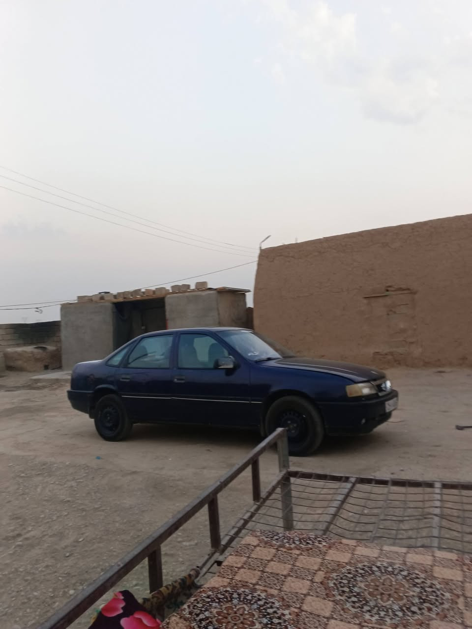 سياره أويل للبيع حجم 16 قايش عريض بسمي سنويه 30 نضيفه  موديل 91 شرط سعره 35 موبايل ***********
