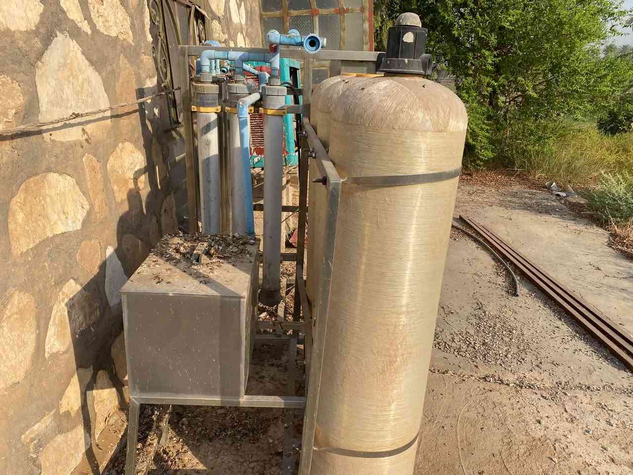 سلام عليكم منضومة مي عمل في الصين سل ستيل تحتوي على اربع منبرينات ابو الربع انتاجه الصافي الف لتر عباره عن هيكل تحتاج الى صيانه سعره ٥٠٠ وبيه مجال
