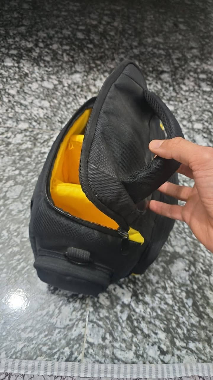 📸 للبيع | Nikon D750 Full Frame مع عدسة 70-300 VR
إذا تبحث عن كاميرا احترافية تجمع بين الجودة والأداء، فهذه فرصة ممتازة للمصورين وصناع المحتوى.
✅ الموديل: Nikon D750 (Full Frame)
🔹 دقة 24.3 ميغابكسل
🔹 معالج EXPEED 4
🔹 ISO حتى 51,200
🔹 تصوير فيديو Full HD 1080p حتى 60fps
🔹 شاشة 3.2 إنج قابلة للإمالة
🔹 نظام تركيز احترافي بـ 51 نقطة AF
🔹 تصوير متتابع 6.5 صورة/الثانية
🔹 فتحتان لذاكرة SD
🔹 Wi-Fi مدمج
📦 الملحقات: ✔️ عدسة Nikon 70-300 VR
✔️ بطارية
✔️ شاحن
✔️ ناقل صور
✔️ جيلاتين حماية للشاشة
📌 عدد الشترات: 35 ألف فقط.
📩 السعر: خاص
📞 للاستفسار والتواصل: ***********
